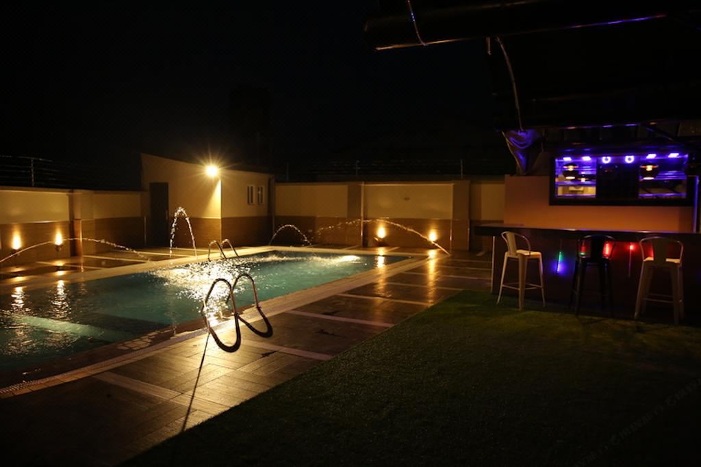 The Kiniz pool and bar at night